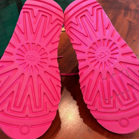 UGG Hot Pink Booties Like New Size 6 - Picture 9 of 9